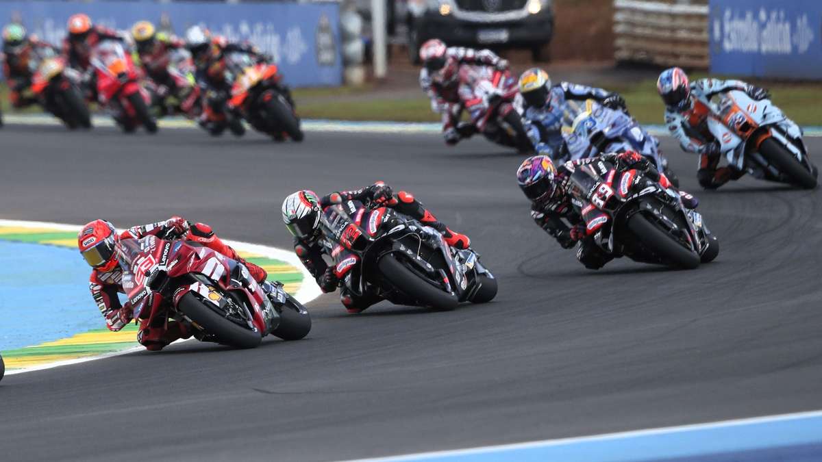 Jorge Martín crossing the finish line aboard his Aprilia to claim second place at the Goiânia race