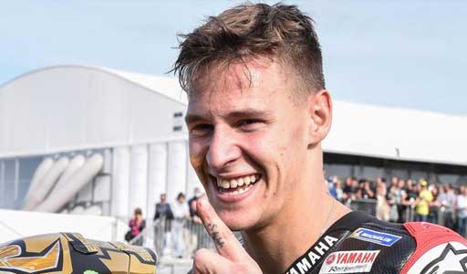 Fabio Quartararo on a Yamaha at the front of the pack