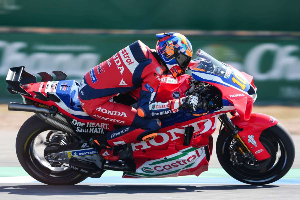 Front view of the Honda RCV 2022 focusing on winglets and air intake design
