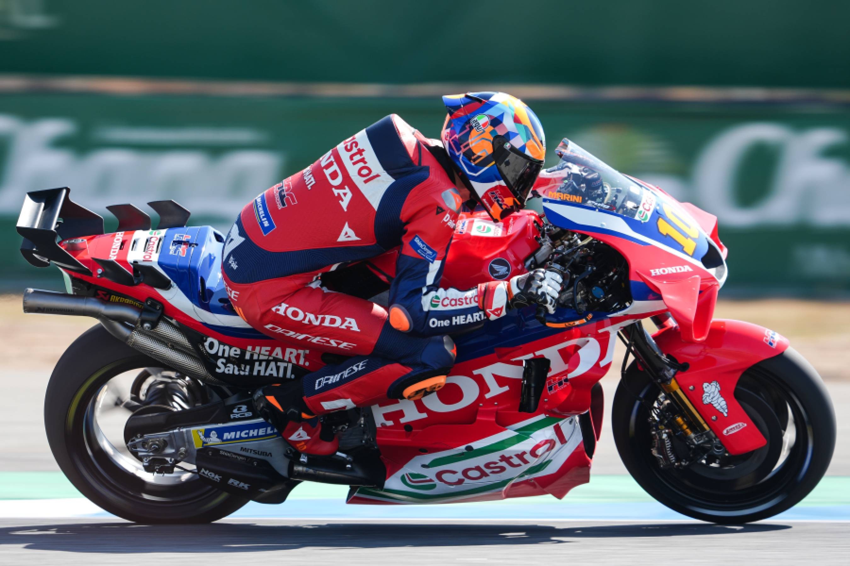 Front view of the Honda RCV 2022 focusing on winglets and air intake design