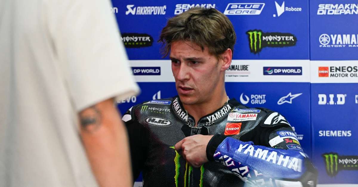 Fabio Quartararo leaning into a turn on a 125cc motorcycle during a junior championship race